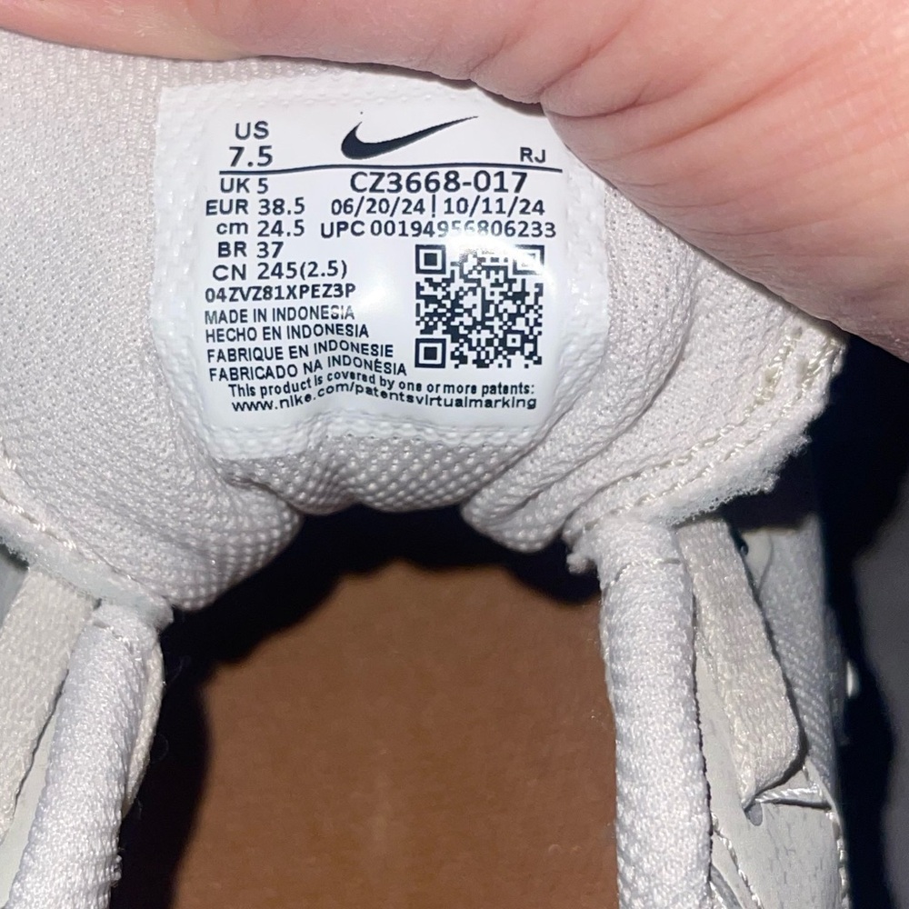 Nike NWOT Women's Neutral Off White/Gray Sneakers with Leopard Accent W7.5 - Picture 8 of 8